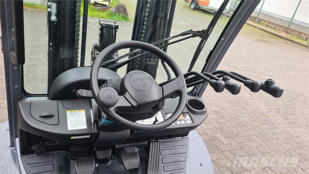 Toyota 02-8FGJF35 Wózki LPG