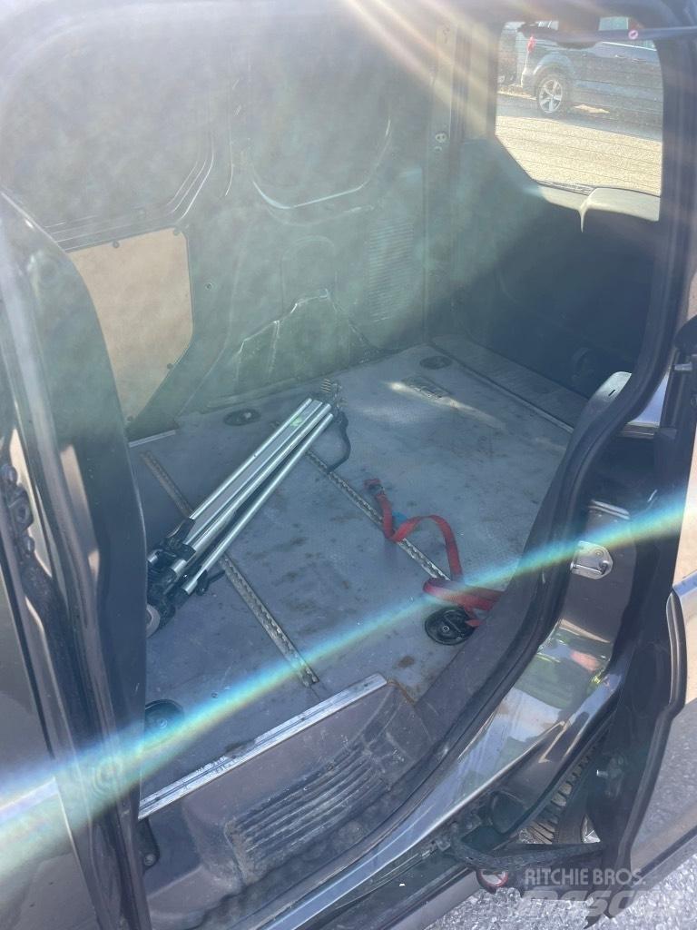 Ford Transit Samochody dostawcze ze skrzynią zamkniętą