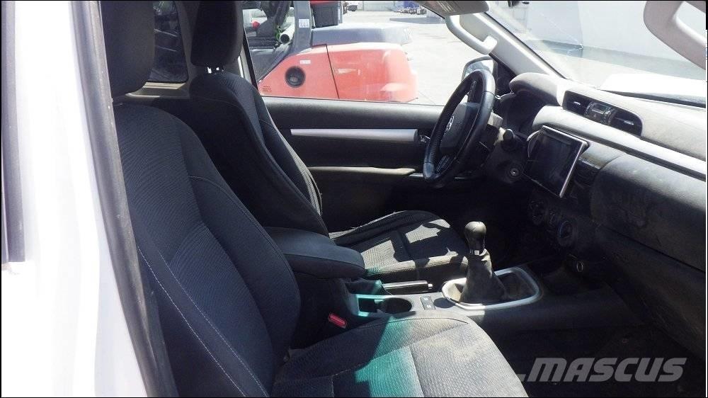 Toyota Hilux 4 Pick-upy / Pojazdy z otwieranymi burtami