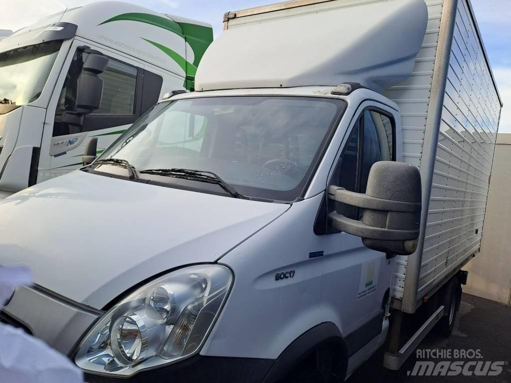 Iveco DAILY 60C17 Samochody ciężarowe ze skrzynią zamkniętą