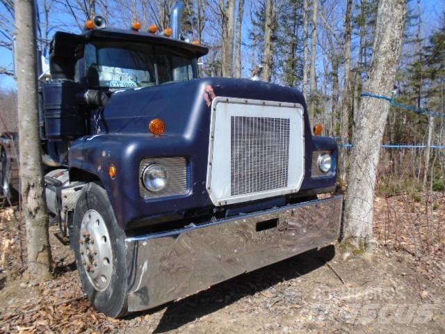 Mack RS797LST Samochody ratownicze pomocy drogowej