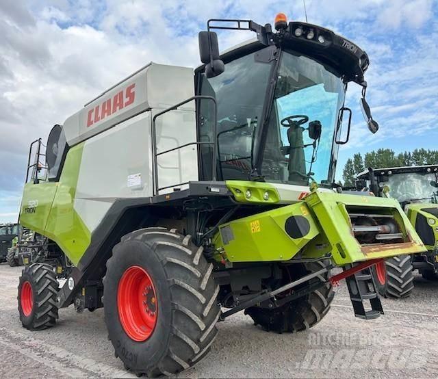 CLAAS TRION 520 Kombajny zbożowe