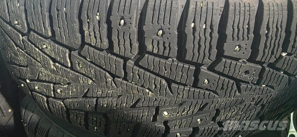 Toyota Hilux Pick-upy / Pojazdy z otwieranymi burtami