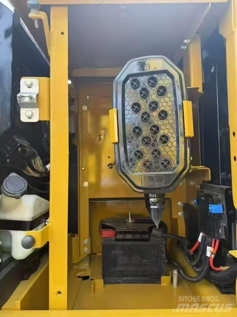 CAT 320 Koparki gąsienicowe