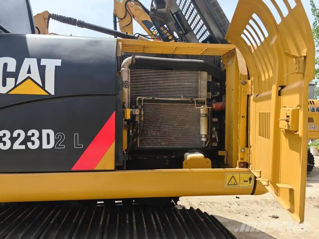 CAT 323 D Koparki gąsienicowe