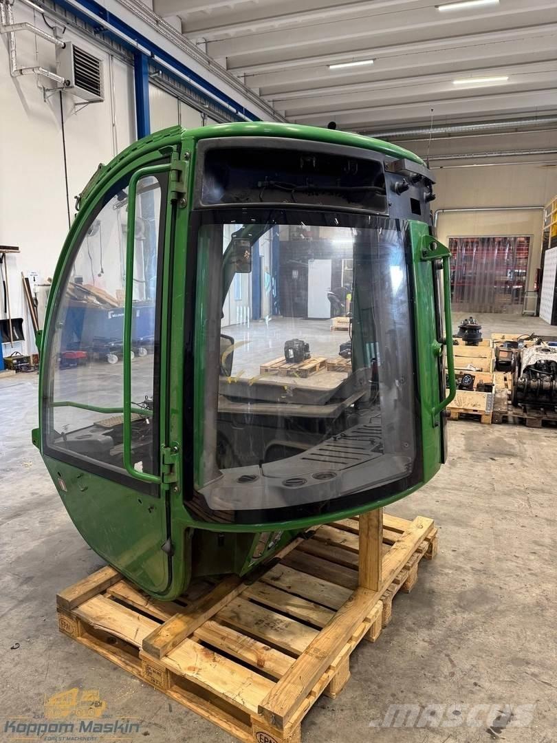 John Deere 1210E Kabiny i wnętrze