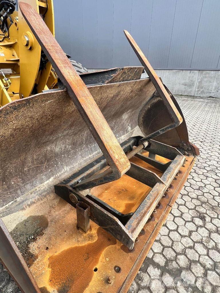 CAT 926M Ładowarki kołowe