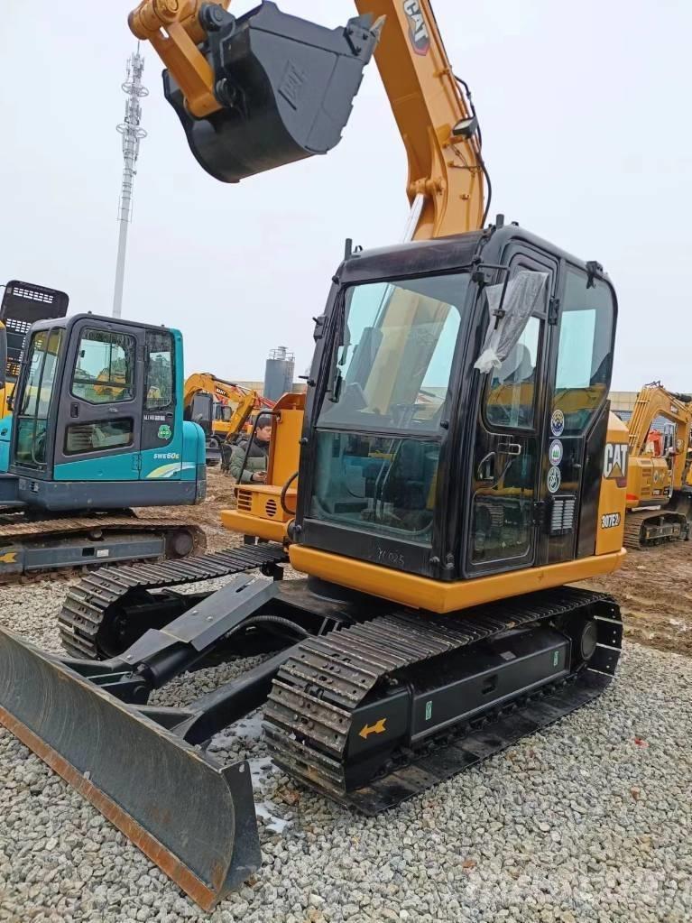 CAT 307 Koparki gąsienicowe