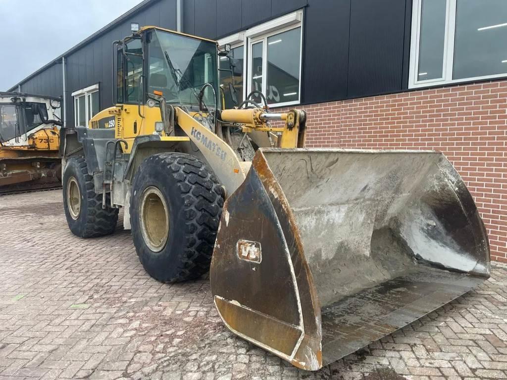 Komatsu WA250-5 Ładowarki kołowe