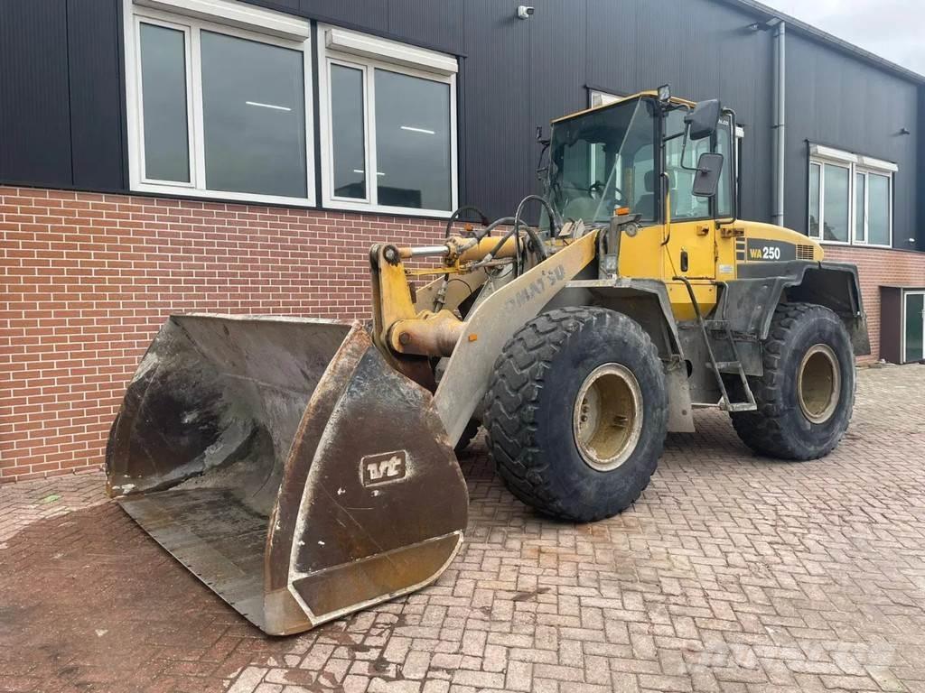 Komatsu WA250-5 Ładowarki kołowe