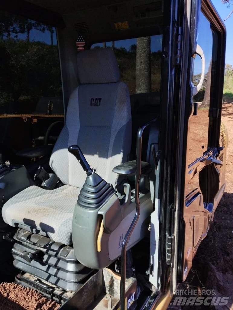 CAT 320D2 Koparki gąsienicowe