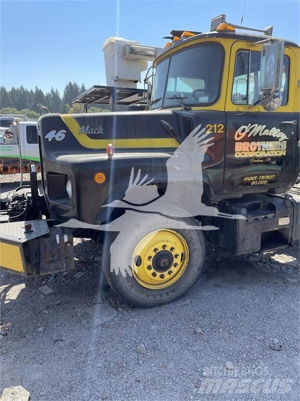Mack DM688S Ciągniki siodłowe