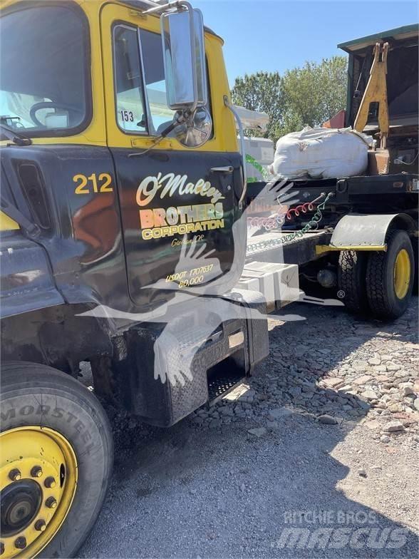 Mack DM688S Ciągniki siodłowe