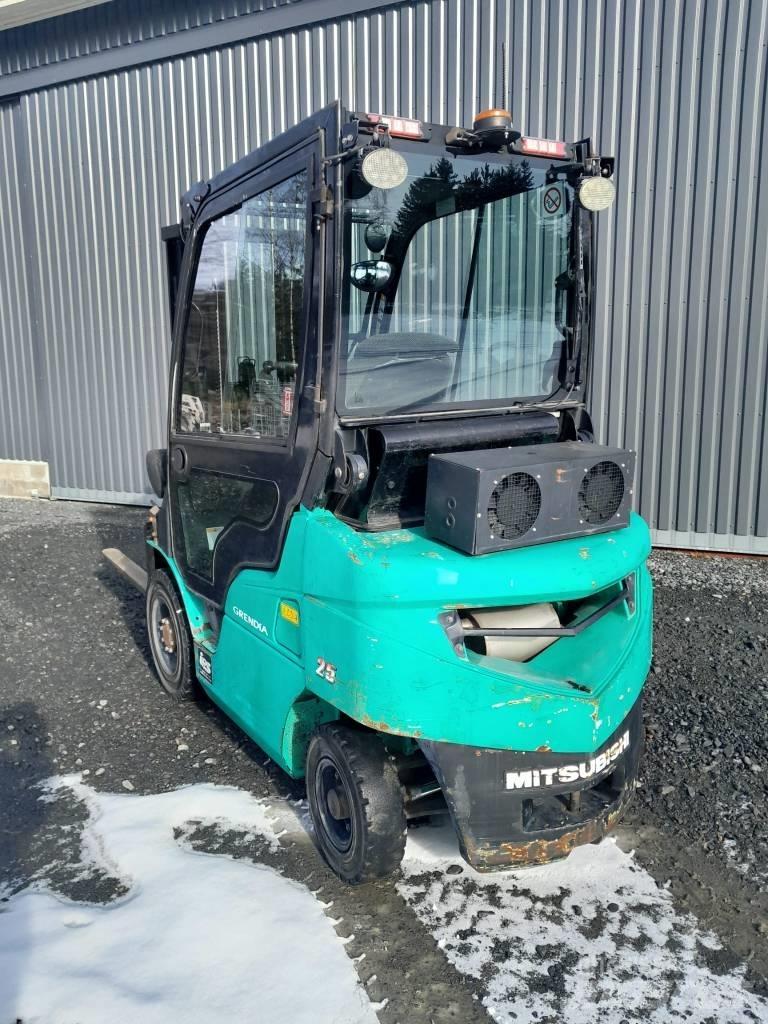 Mitsubishi FD 25 N Wózki Diesla