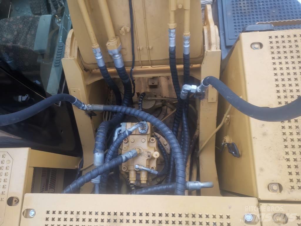 CAT 330 D Koparki gąsienicowe
