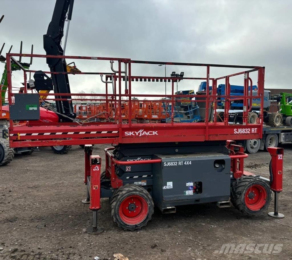 SkyJack SJ 6832 RT Podnośniki nożycowe