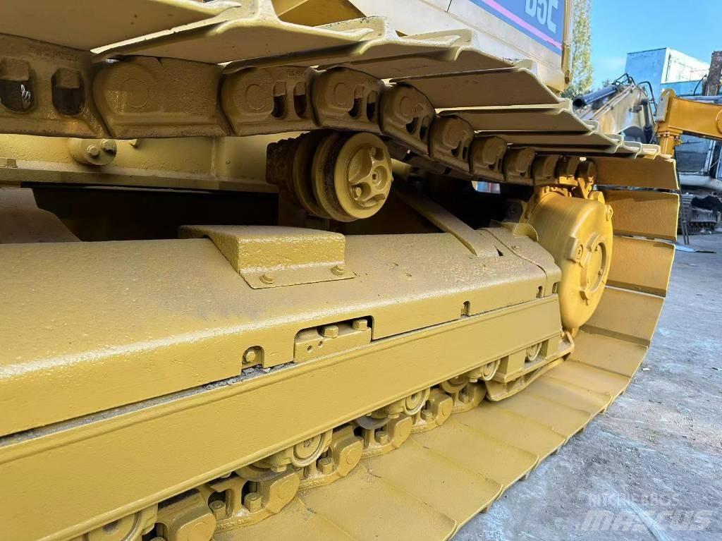 CAT D 5 C Spycharki gąsienicowe