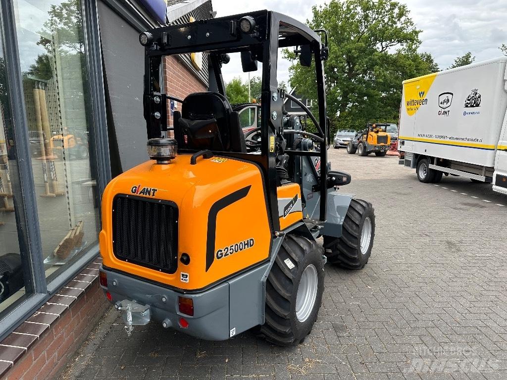 GiANT G2500HD Ładowarki wielofunkcyjne