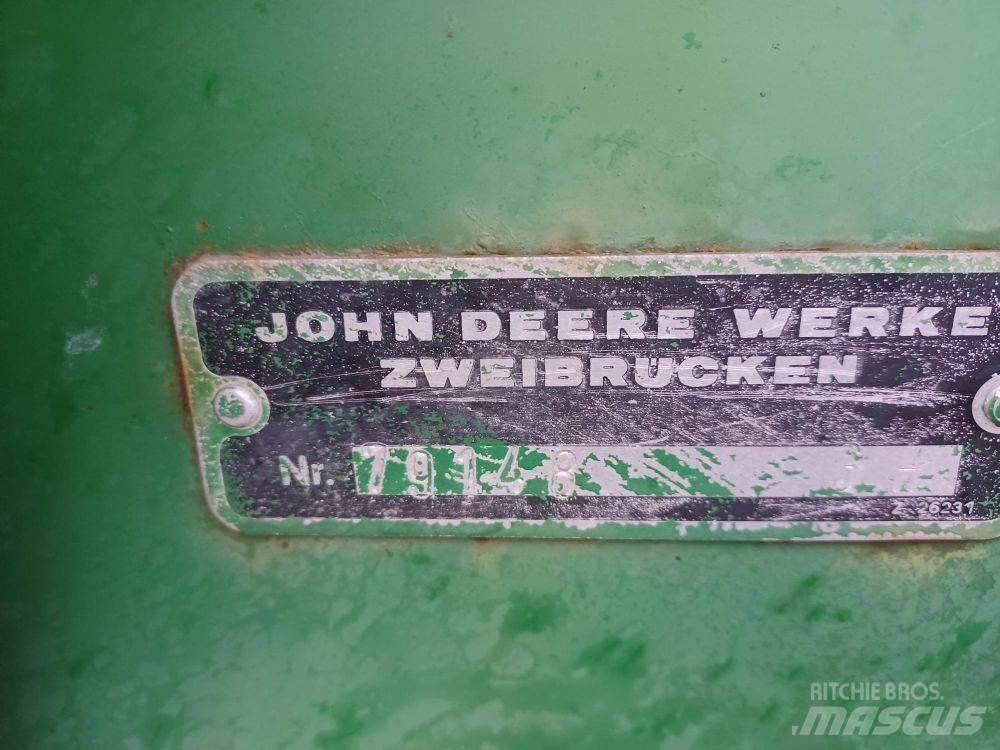 John Deere 1000 Kultywatory