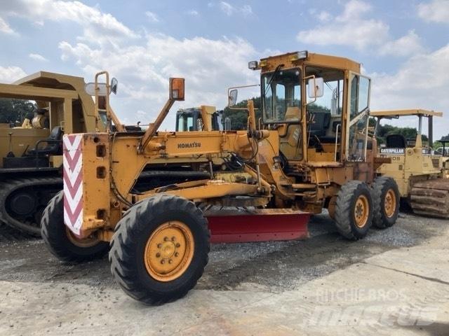 Komatsu GD 405 A-2 Równiarki