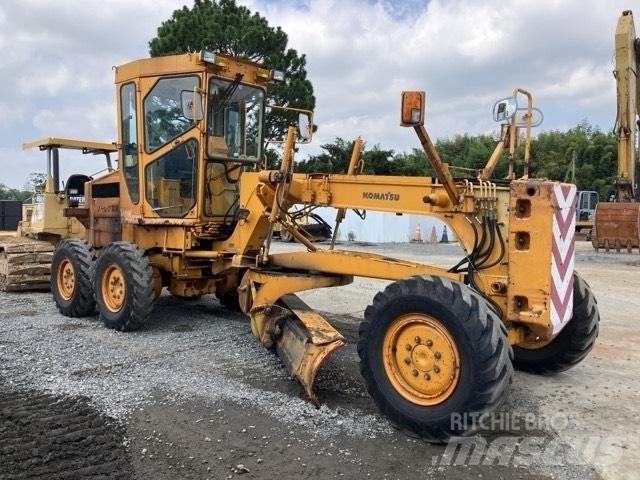 Komatsu GD 405 A-2 Równiarki