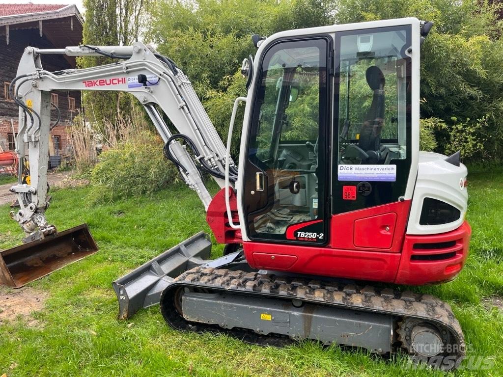 Takeuchi TB250-2 Minikoparki