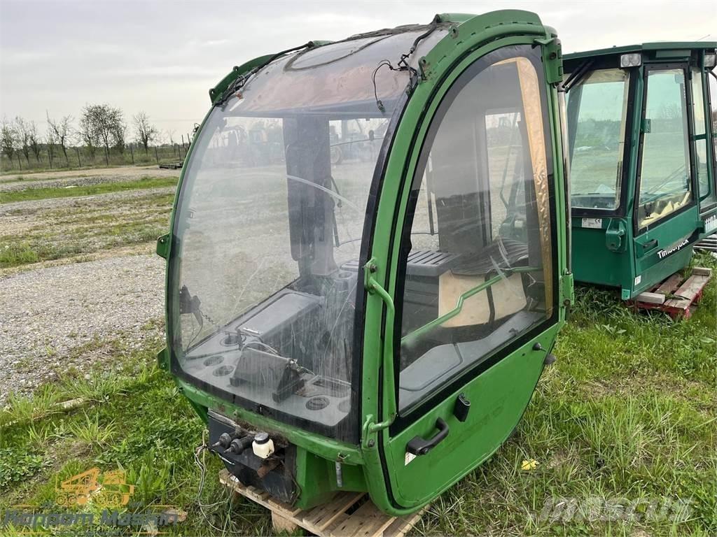 John Deere 1470E Kabiny i wnętrze
