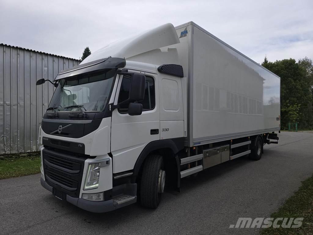 Volvo FM330 4X2 Samochody ciężarowe ze skrzynią zamkniętą