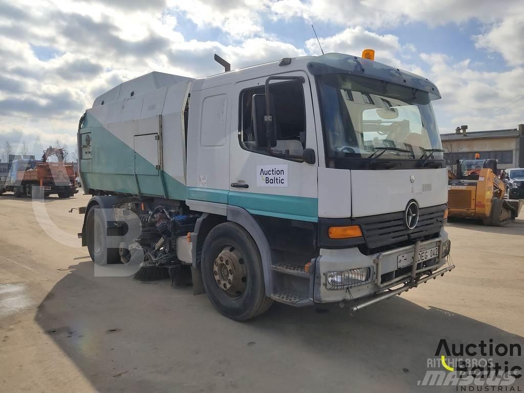Mercedes-Benz 1517 Zamiatarki - Zgarniarki - Odśnieżarki