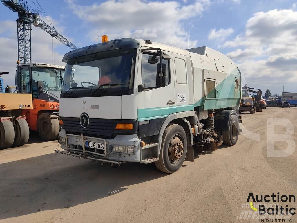 Mercedes-Benz 1517 Zamiatarki - Zgarniarki - Odśnieżarki