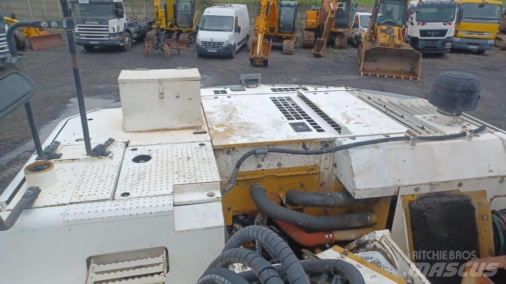 CAT 328 D L Koparki gąsienicowe