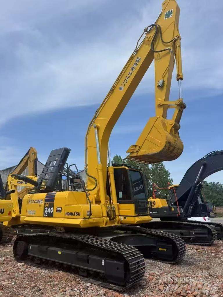 Komatsu 240LC-8 Koparki gąsienicowe