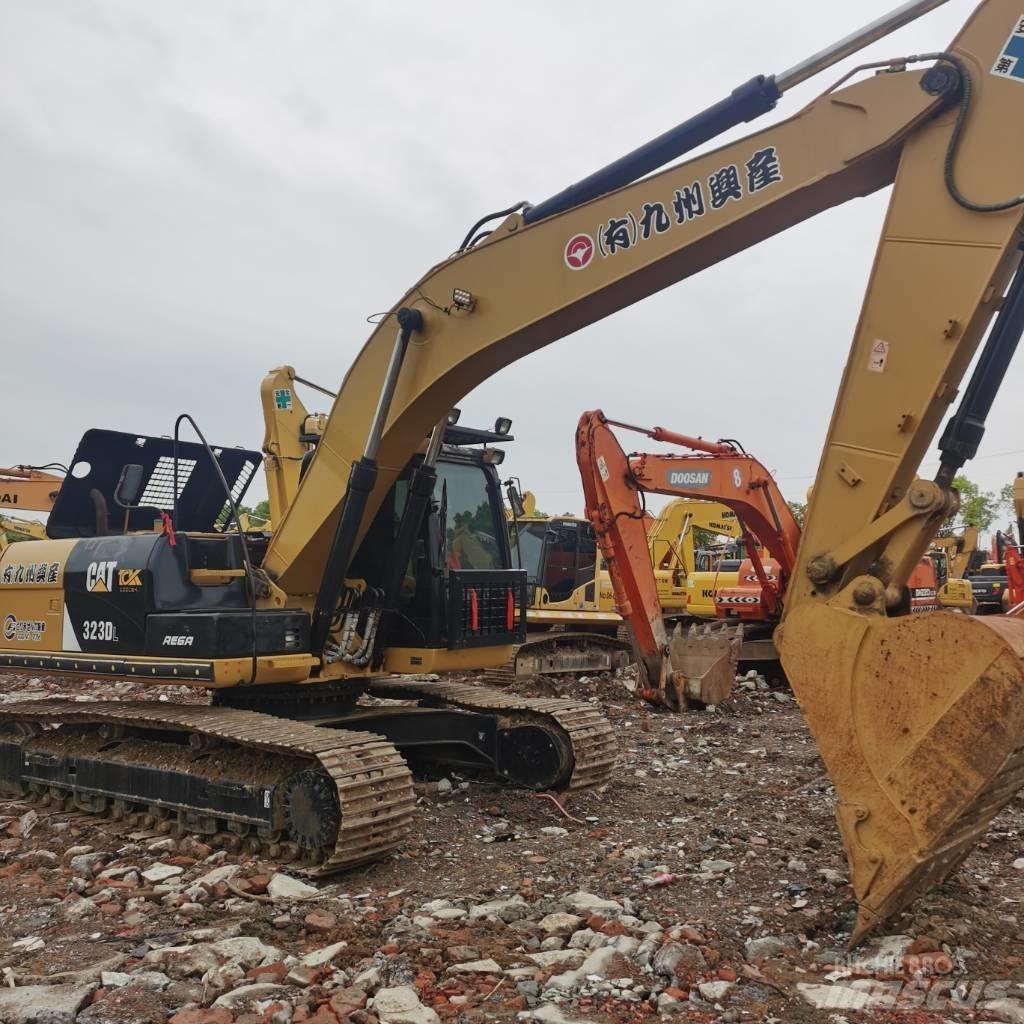 CAT 323DL Koparki gąsienicowe