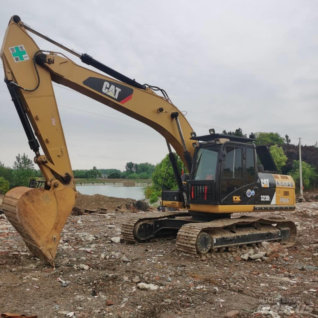 CAT 323DL Koparki gąsienicowe