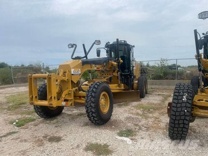CAT 140 M 2 Równiarki