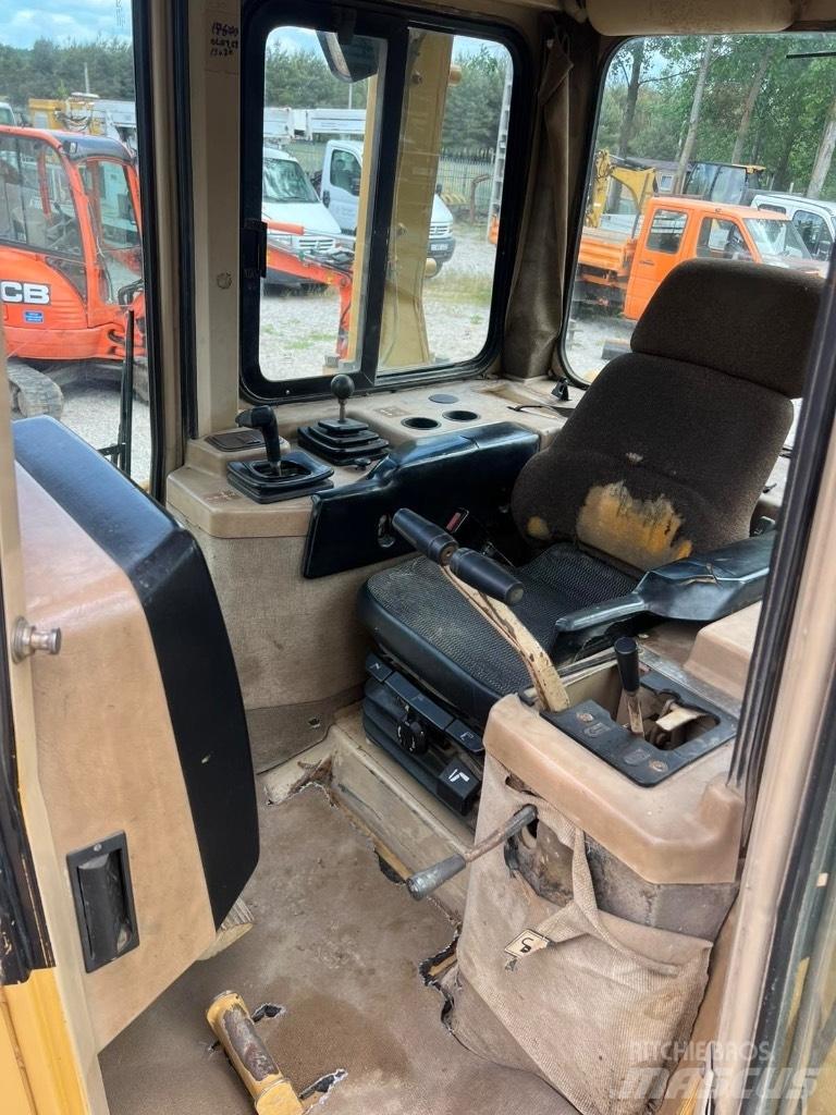 CAT D 6 M Spycharki gąsienicowe