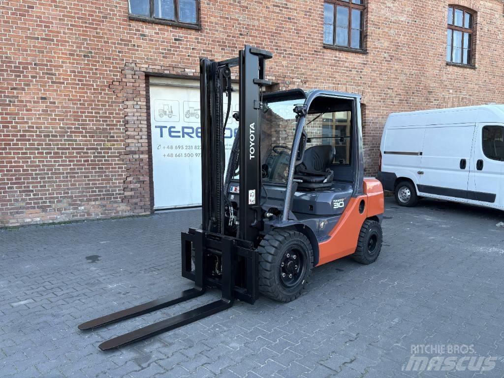 Toyota 06-8FDF30 Wózki Diesla