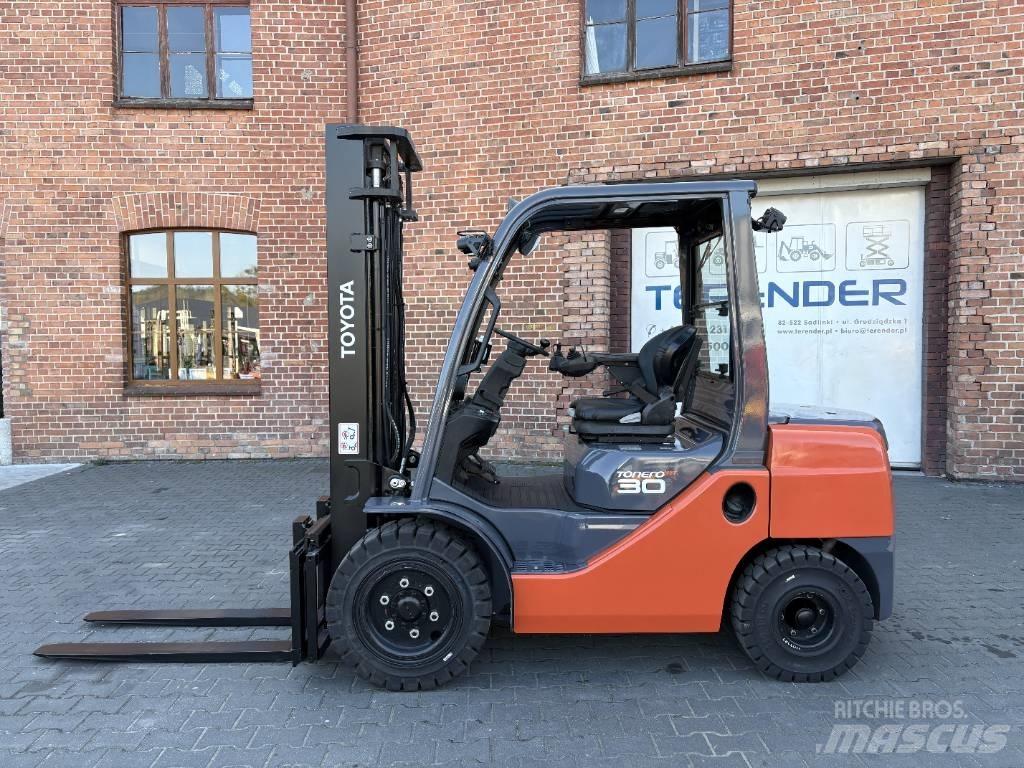Toyota 06-8FDF30 Wózki Diesla