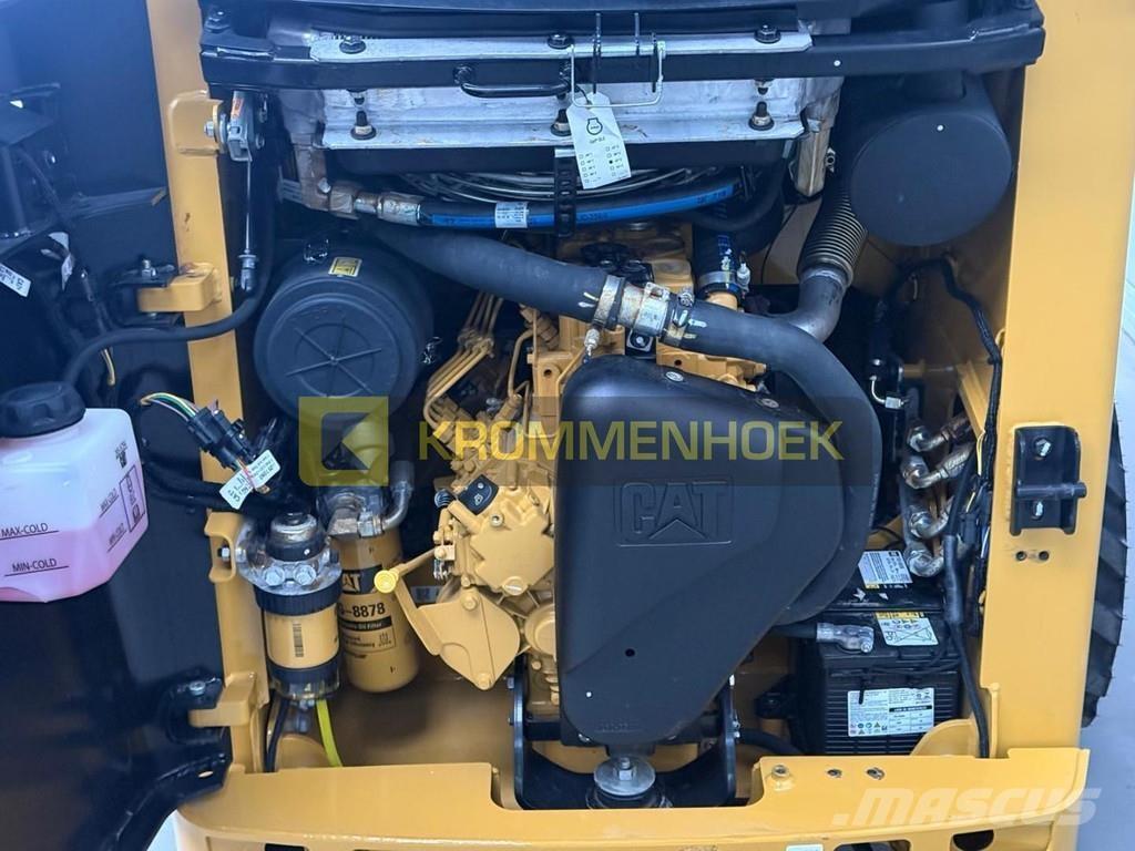 CAT 216 B3 Ładowarki burtowe