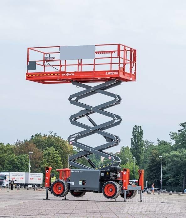 SkyJack 6832RTE Podnośniki nożycowe
