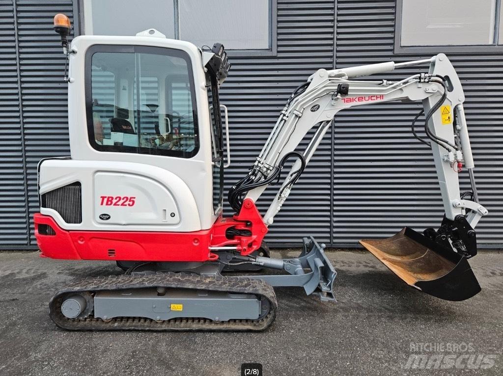 Takeuchi TB 225 Minikoparki
