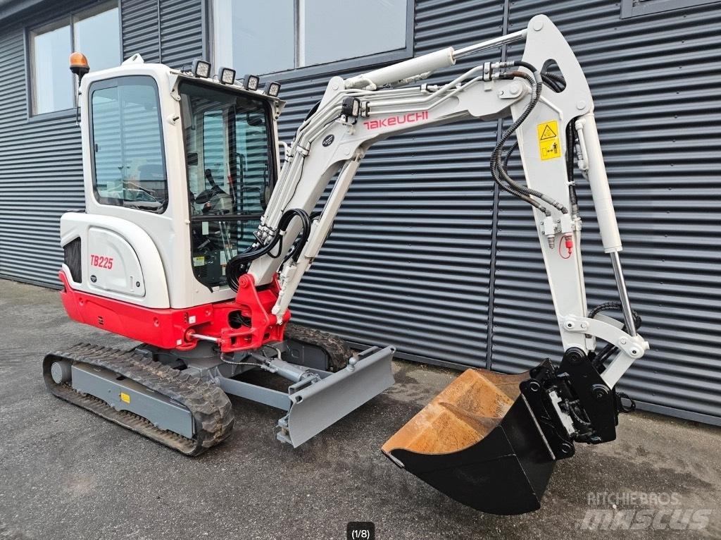 Takeuchi TB 225 Minikoparki