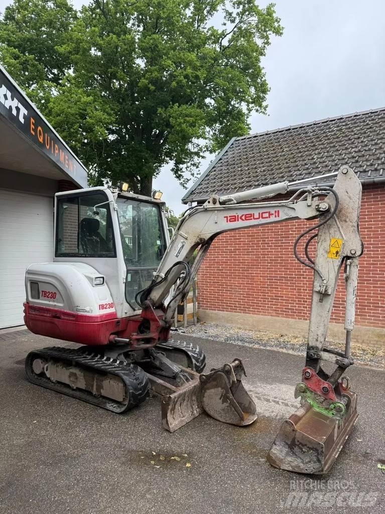 Takeuchi TB230 Minikoparki