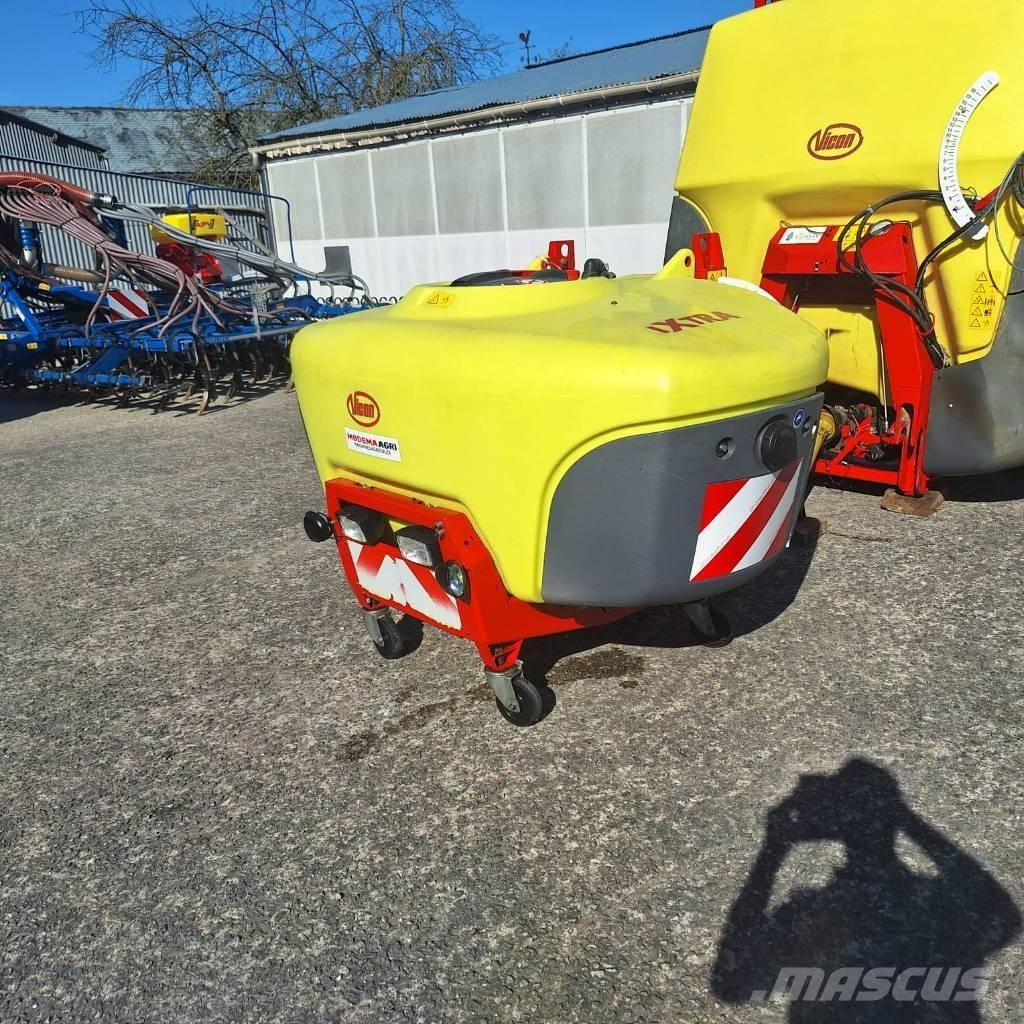 Vicon IXTER B 18 Zamontowane opryskiwacze