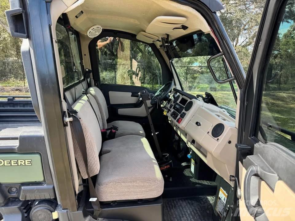 John Deere XUV835R Maszyny komunalne