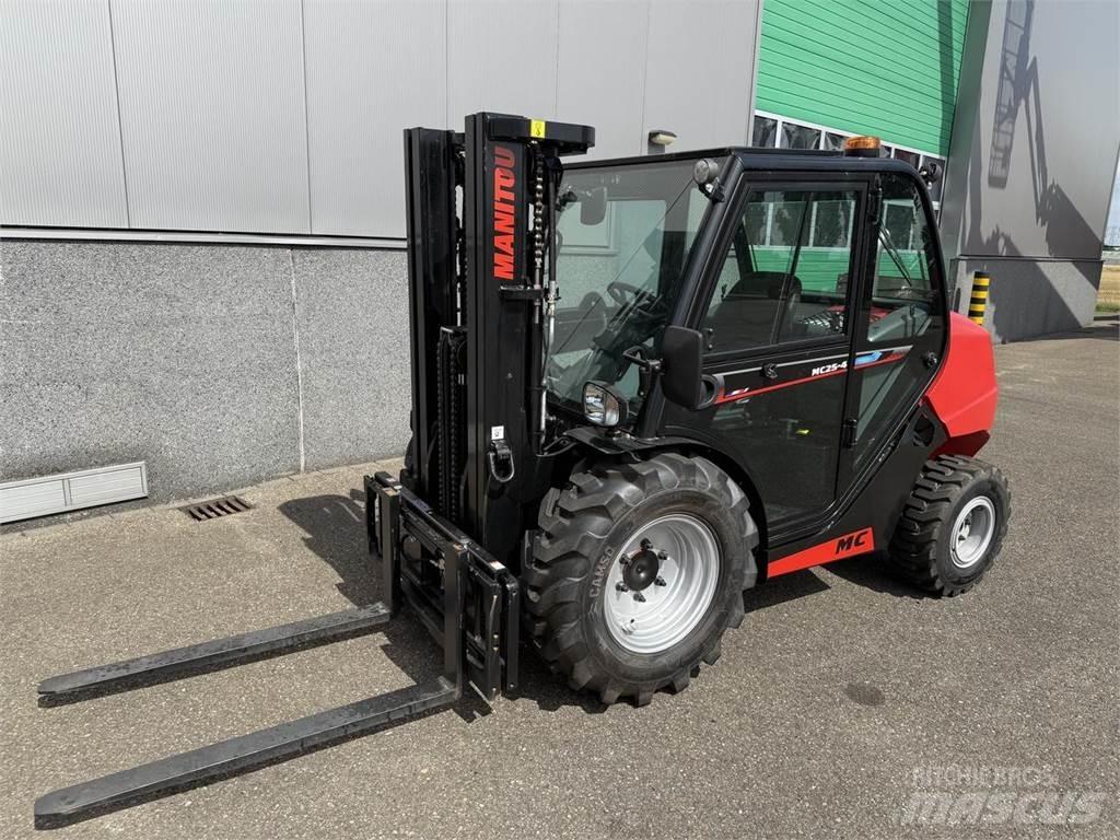 Manitou MC25-4 Wózki widłowe terenowe