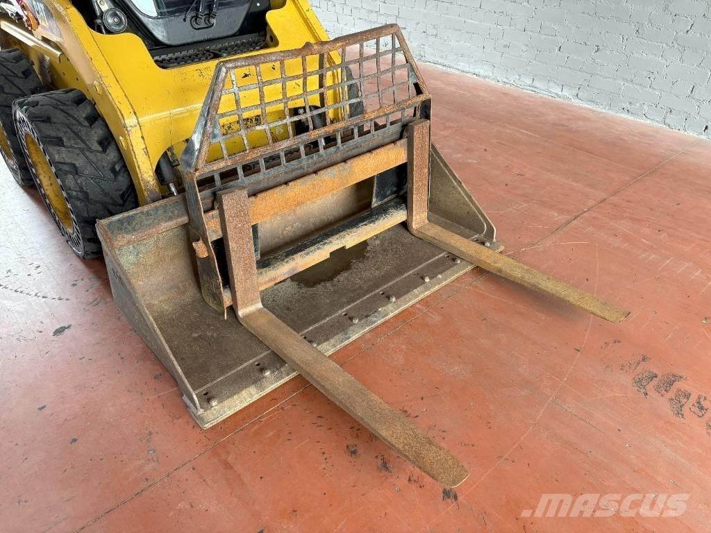 CAT 216 B Ładowarki burtowe