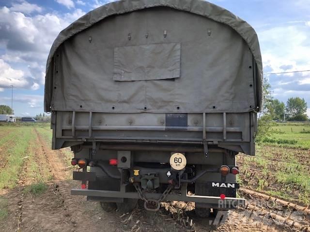MAN 11-136 4T 4x4 Samochody ciężarowe ze skrzynią zamkniętą