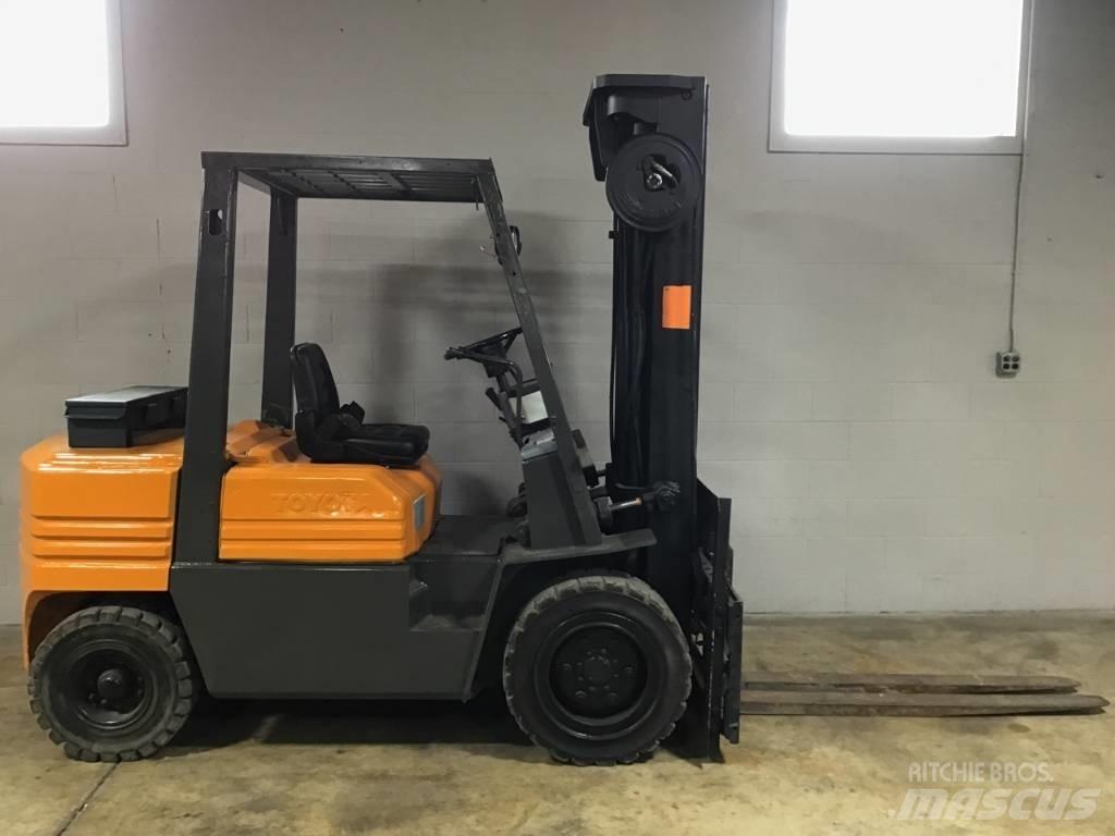 Toyota 02-5 FD 30 Wózki widłowe inne