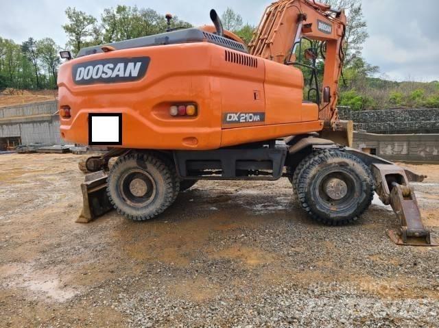 Doosan DX 210 W Koparki kołowe